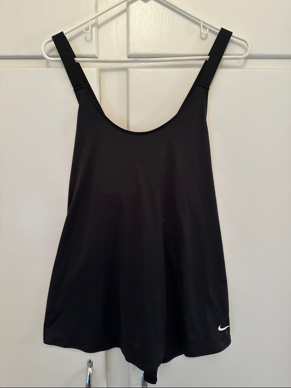 LIKE NEW Nike Black Scoop Athletic Tank Top with Straps